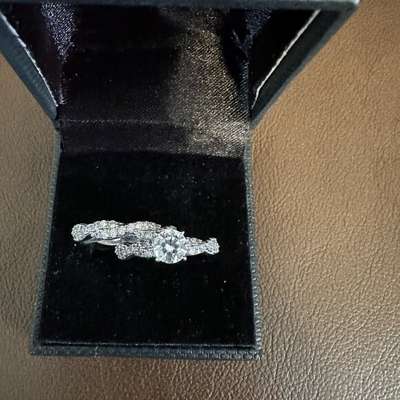 Women’s 2 Piece Diamond Wedding Ring Set - Picture 1 of 13